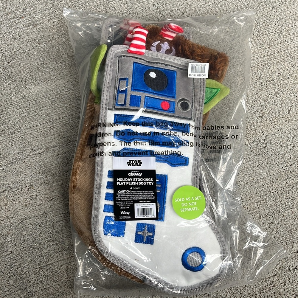 Star Wars Holiday DARTH VADER,YODA, CHEWBACCA & R2-D2 Stockings Flat Dog Toy NWT